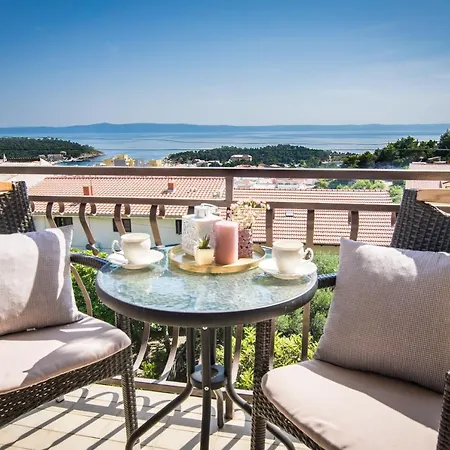 Iva With Sea View Apartment *