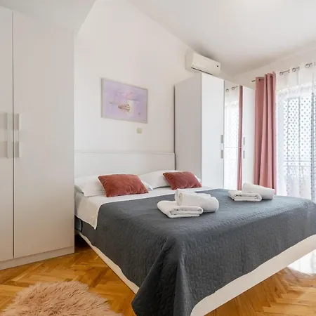 Iva With Sea View Apartment Makarska