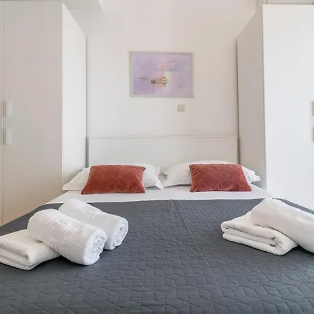 Apartment Iva With Sea View Makarska