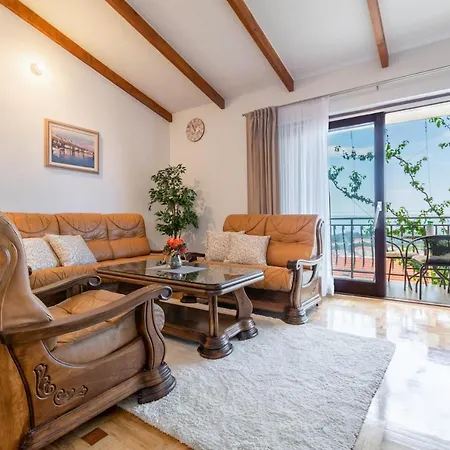 Iva With Sea View Apartment