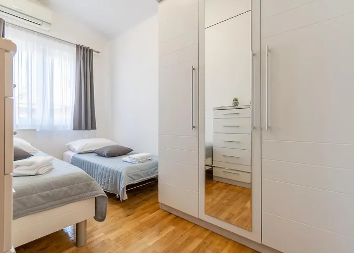 Iva With Sea View 公寓