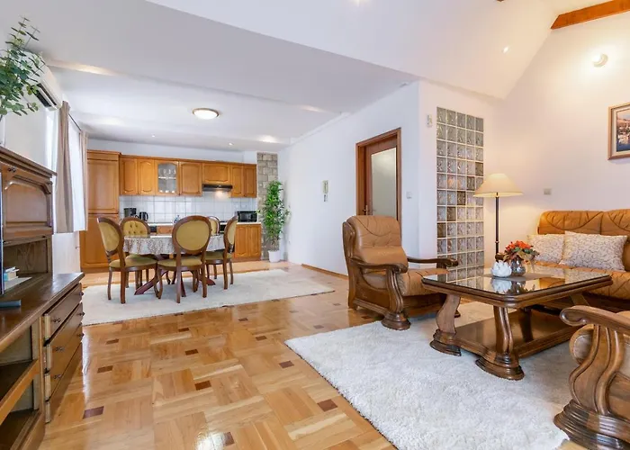 Iva With Sea View 公寓 *